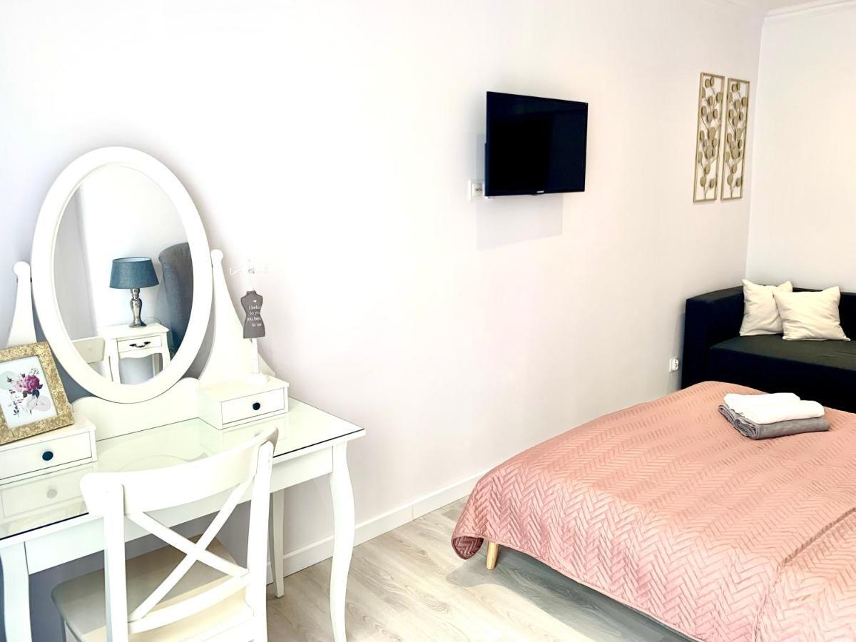 Apartamenty Sienkiewicza - Bezplatny Parking, Centrum, Park, Fv Kielce Ngoại thất bức ảnh